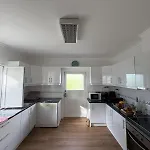 V4 - 8 To 11 People, 5 Min Walk Holiday home *