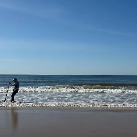 V4 - 8 To 11 People, 5 Min Walk