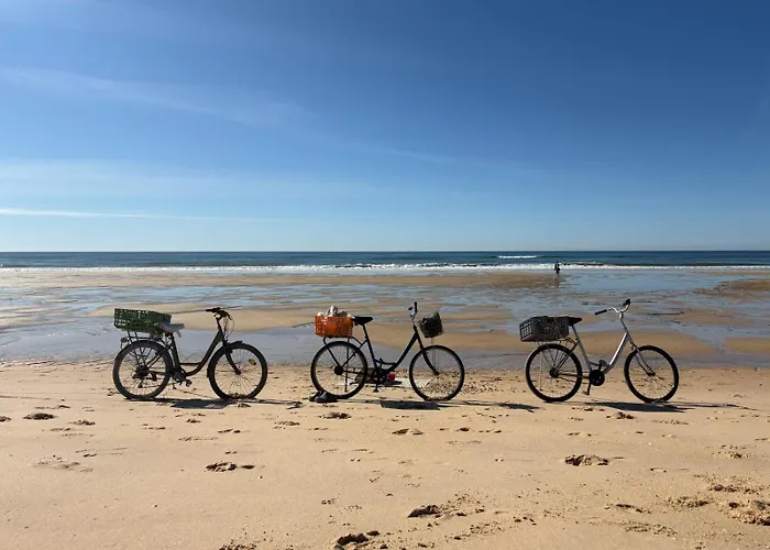 V4 - 8 To 11 People, 5 Min Walk Nyaraló