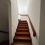 V4 - 8 To 11 People, 5 Min Walk